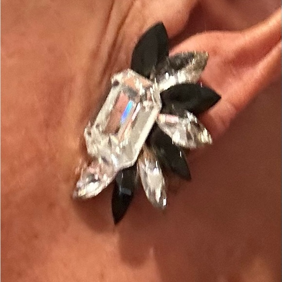 VINTAGE SWAROFSKI BLK & CLEAR CRYSTAL EARRING WITH LARGE SQUARE CENTER-SALE - Picture 10 of 12